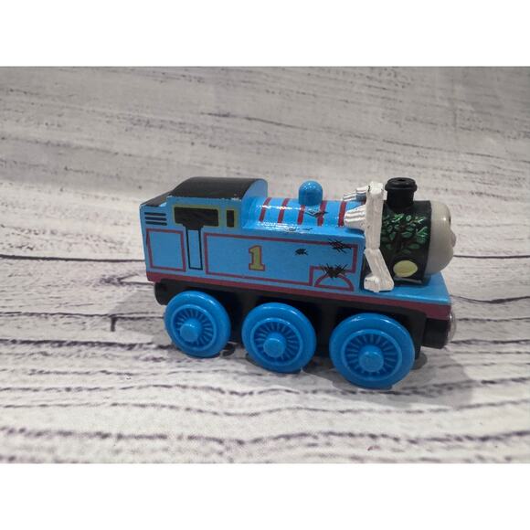Vintage Thomas & Friends Wooden Railway Thomas Comes to Breakfast - Picture 2 of 6